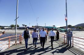 Gobernador del Biobio en Caleta Llico